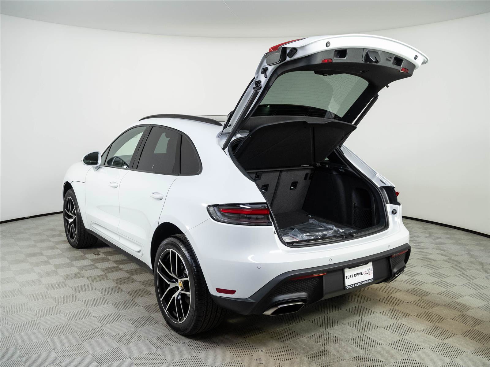 New 2026 Porsche Macan Turbo AWD/4WD image 33