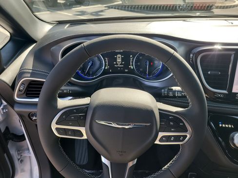 Used 2026 Chrysler Pacifica Select FWD image 19