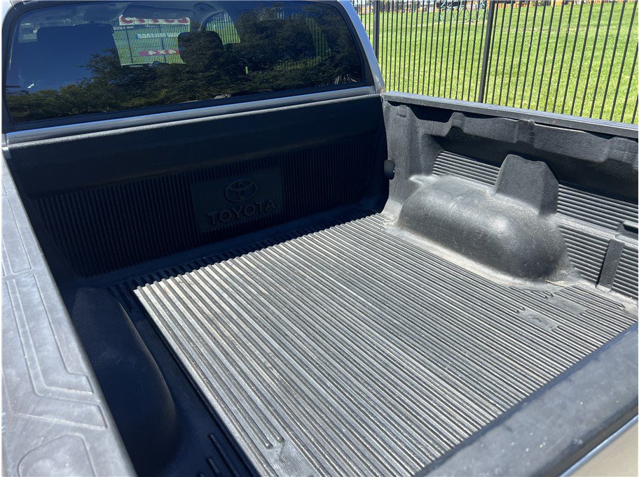 Used 2012 Toyota Tundra 4x4 CrewMax w/ Tow Pkg image 9