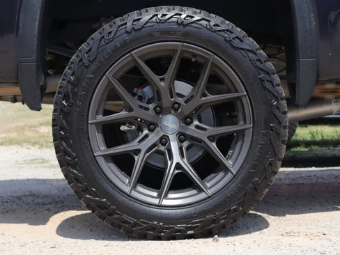 Used 2024 GMC Sierra 1500 AT4 w/ Technology Package AWD/4WD image 6