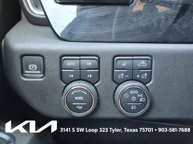 Used 2024 Chevrolet Silverado 1500 LT Trail Boss w/ LT Trail Boss Premium Package AWD/4WD image 28