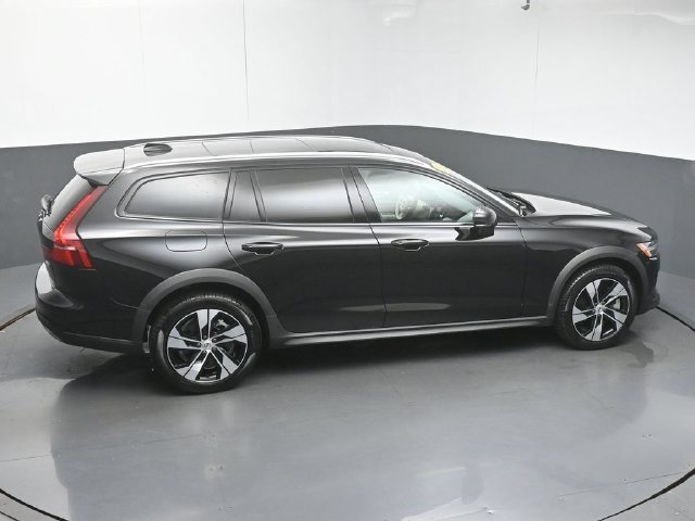 Used 2025 Volvo V60 B5 Cross Country Plus AWD/4WD image 49