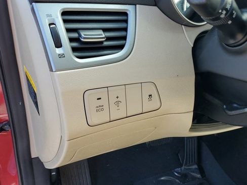 Used 2016 Hyundai Elantra Limited w/ Option Group 04 image 17