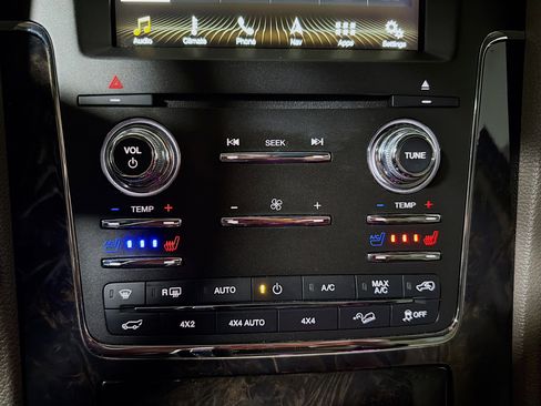 Used 2017 Lincoln Navigator Select image 18