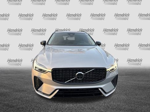Certified 2025 Volvo XC60 B5 Plus image 3