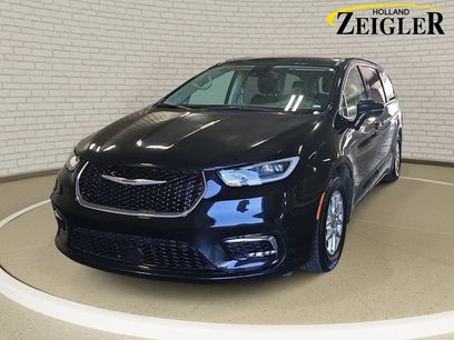 Used 2024 Chrysler Pacifica Touring-L
