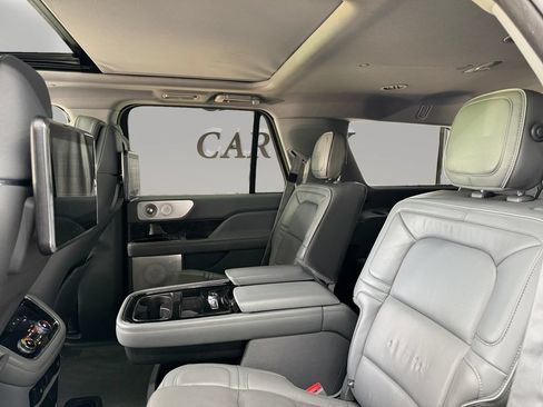 Used 2019 Lincoln Navigator Reserve AWD/4WD image 13