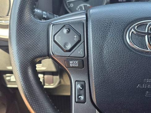 Used 2017 Toyota Tacoma TRD Off-Road AWD/4WD image 36