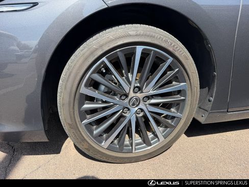 Used 2025 Lexus ES 300h w/ Premium Package FWD image 6