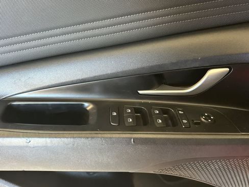 Used 2021 Hyundai Elantra Limited FWD image 15