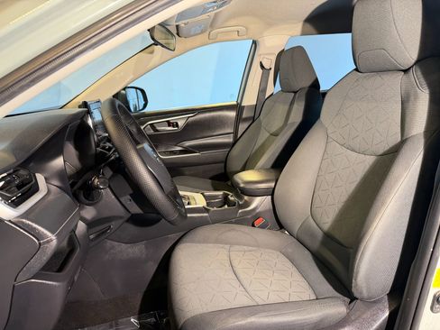 Used 2021 Toyota RAV4 XLE AWD/4WD image 13