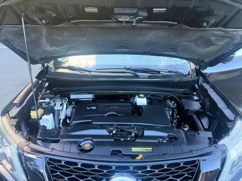 Used 2019 Nissan Pathfinder SL AWD/4WD image 32