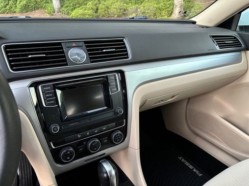Used 2017 Volkswagen Passat 1.8T S image 22