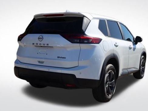 Used 2024 Nissan Rogue SV image 7