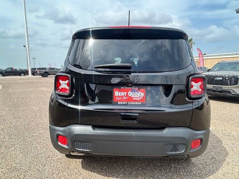 Used 2018 Jeep Renegade Altitude FWD image 5