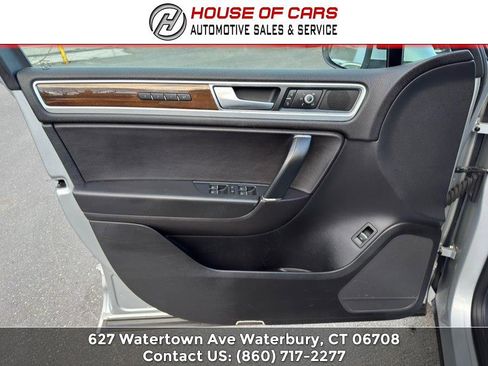 Used 2016 Volkswagen Touareg Sport image 51