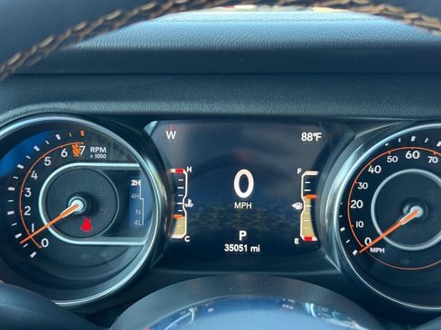 Used 2023 Jeep Gladiator Overland AWD/4WD image 17