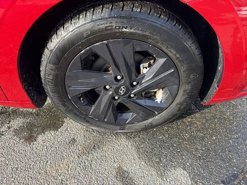 Used 2023 Hyundai Elantra SEL image 12