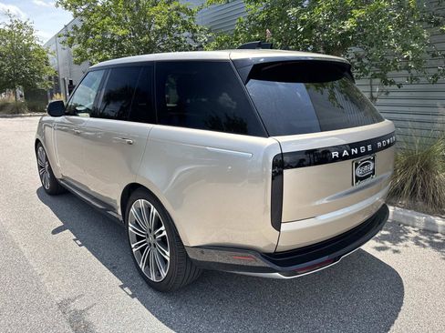 Used 2025 Land Rover Range Rover Autobiography AWD/4WD image 3