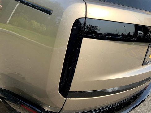 New 2025 Land Rover Range Rover SE image 14