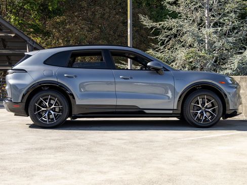 New 2026 Porsche Cayenne Turbo AWD/4WD image 12
