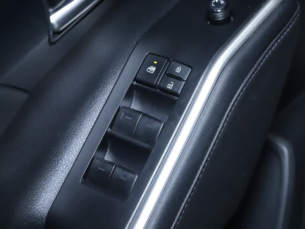 Used 2023 Toyota Highlander XLE FWD image 16