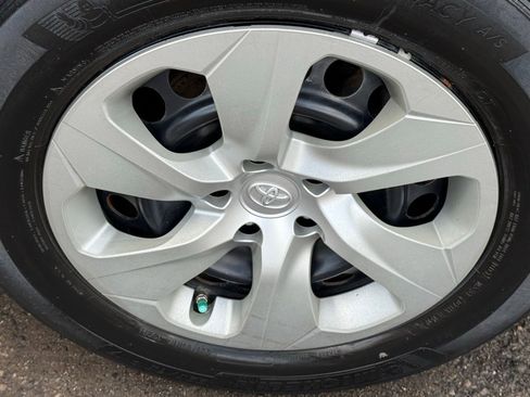 Used 2019 Toyota RAV4 LE AWD/4WD image 35