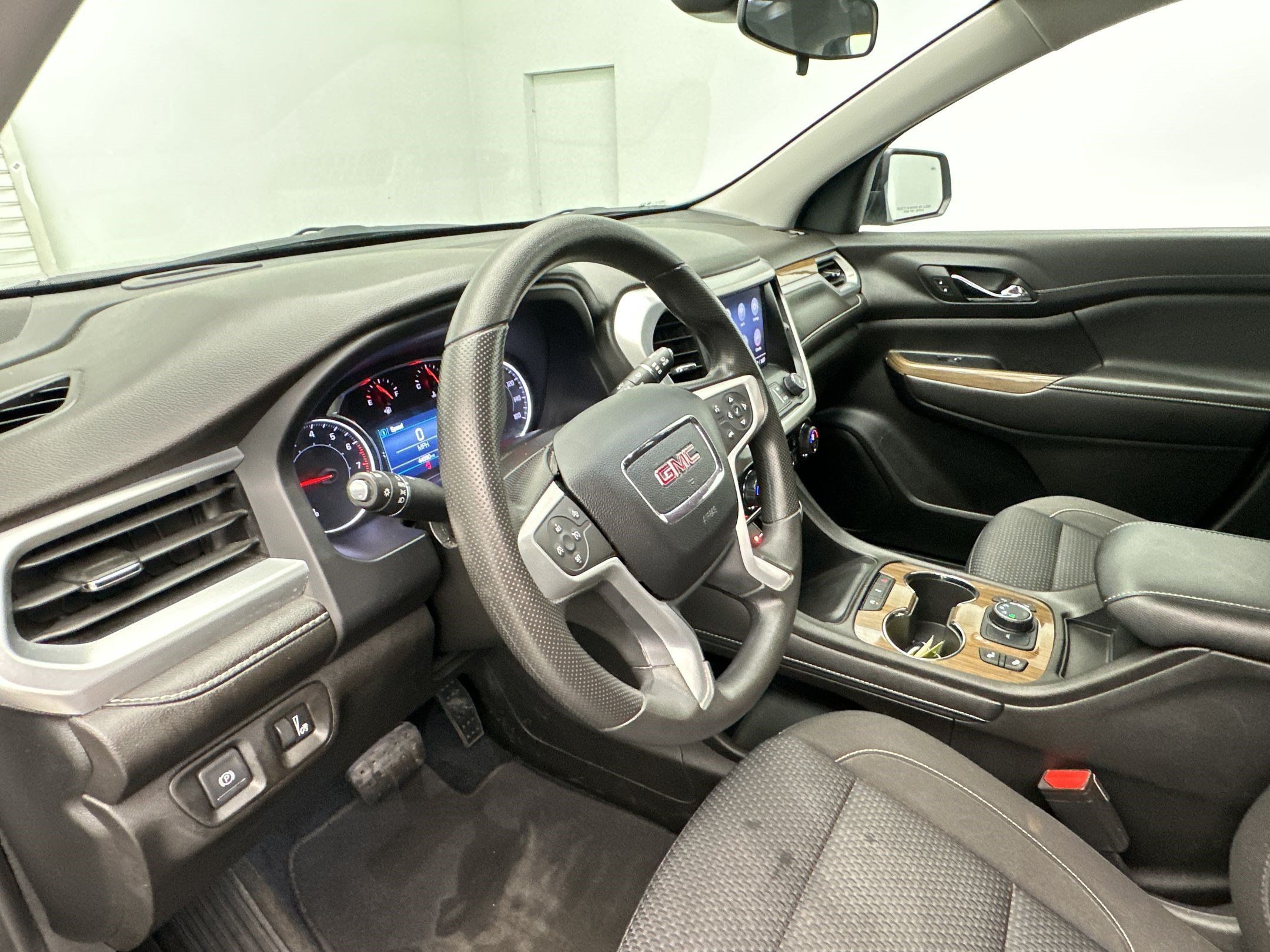 Certified 2023 GMC Acadia SLE w/ Driver Convenience Package AWD/4WD image 4
