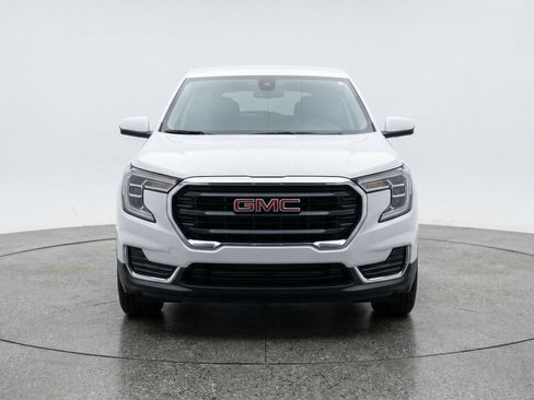 Used 2024 GMC Terrain SLE FWD image 2