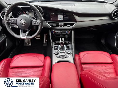 Used 2022 Alfa Romeo Giulia Veloce AWD/4WD image 16