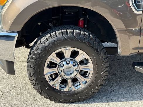 Used 2017 Ford F250 XLT w/ XLT Premium Package AWD/4WD image 11