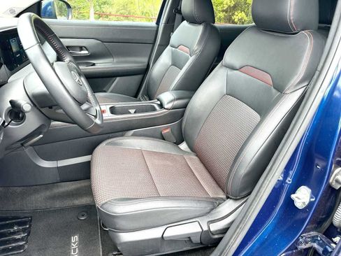 Used 2025 Nissan Kicks SR w/ Interior Electronics Package image 17