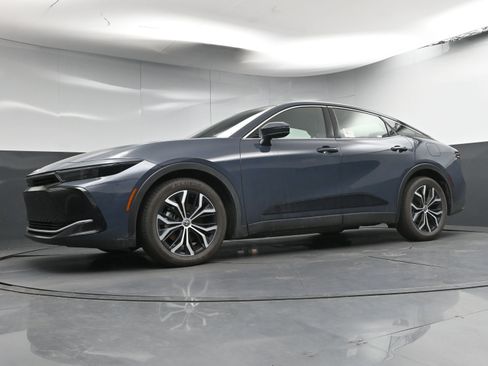 Certified 2025 Toyota Crown XLE image 23