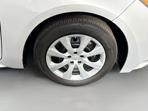 Used 2021 Toyota Corolla LE FWD image 31
