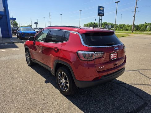 Used 2020 Jeep Compass Latitude w/ Popular Equipment Group AWD/4WD image 3