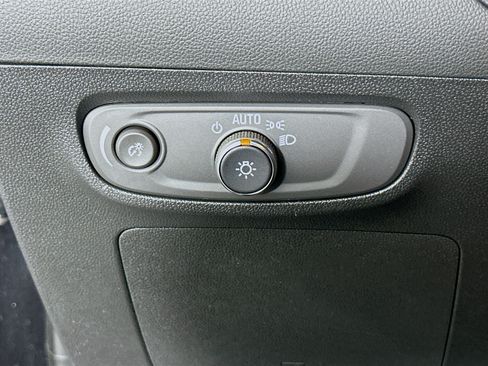 Used 2025 Buick Encore GX Preferred AWD/4WD image 17