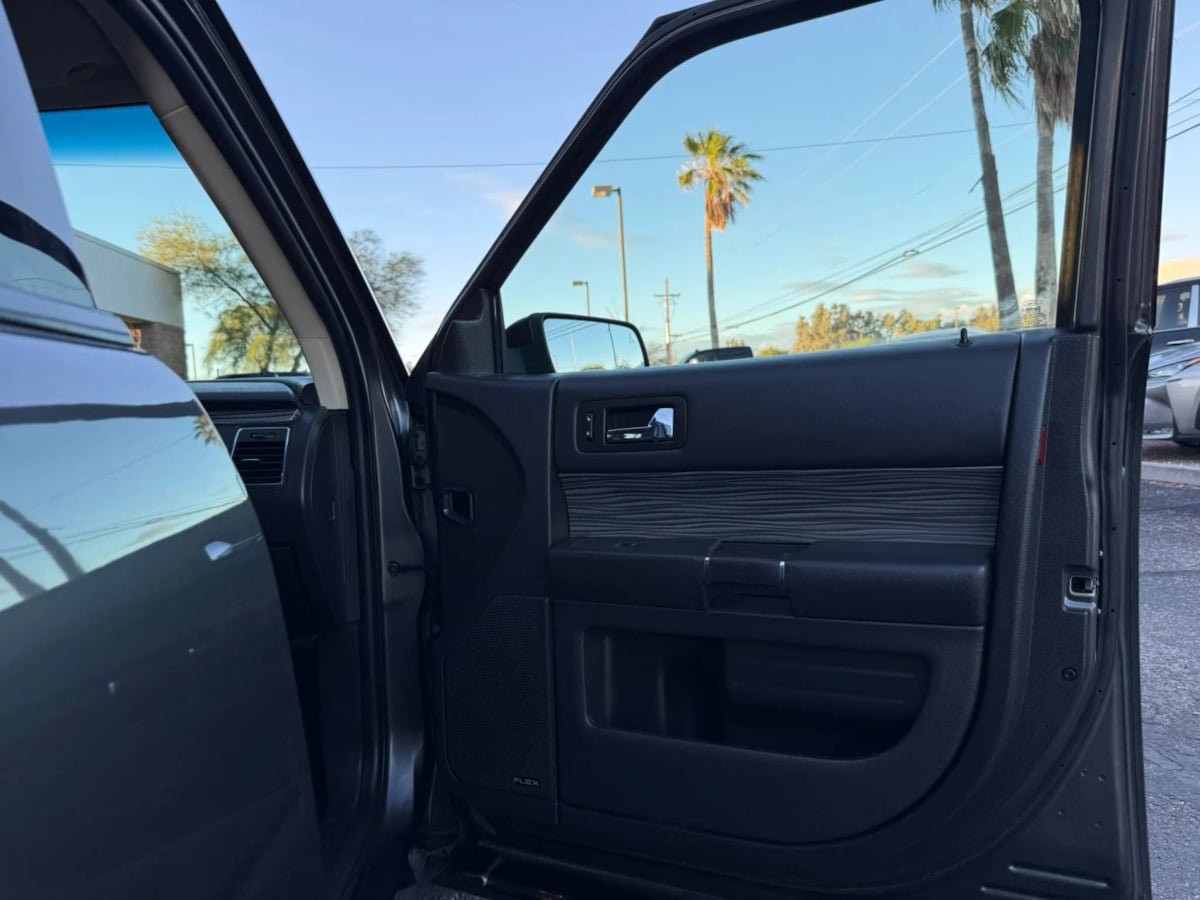 Used 2018 Ford Flex SEL w/ Equipment Group 202A FWD image 30