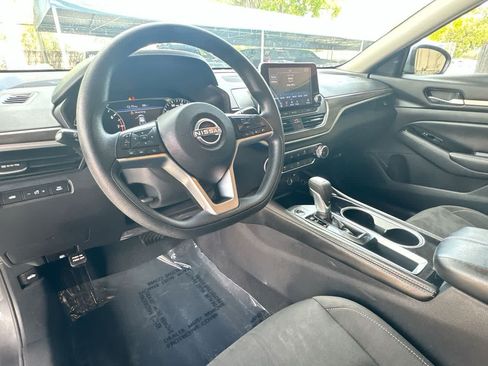 Used 2023 Nissan Altima 2.5 SV FWD image 13