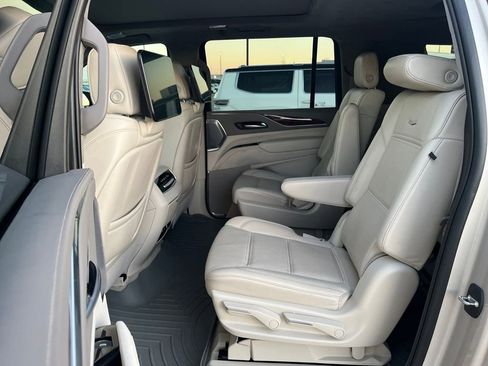 Used 2022 Cadillac Escalade ESV Premium Luxury Platinum image 32