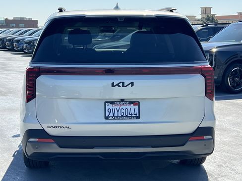 Certified 2026 Kia Carnival SX Prestige image 6