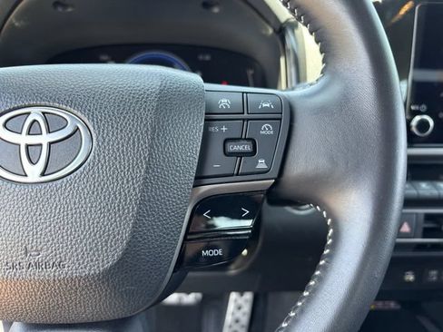 Used 2025 Toyota Camry SE FWD image 29