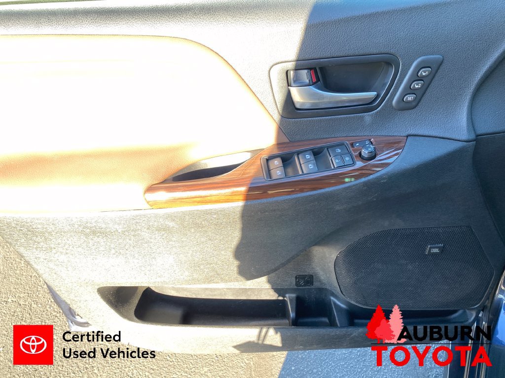 Certified 2019 Toyota Sienna Limited Premium w/ Carpet Mat Package AWD/4WD image 10