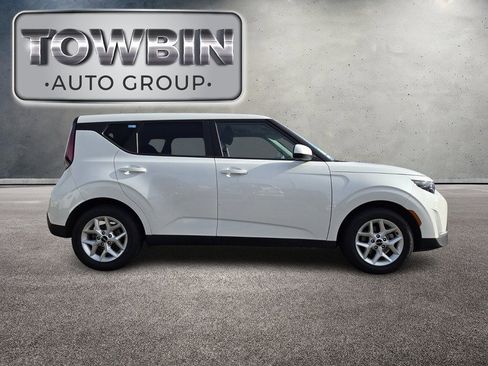Certified 2024 Kia Soul LX w/ Option Group 015 FWD image 3