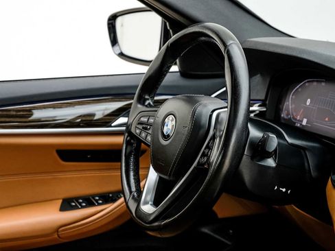 Used 2021 BMW 530i w/ Convenience Package RWD image 18