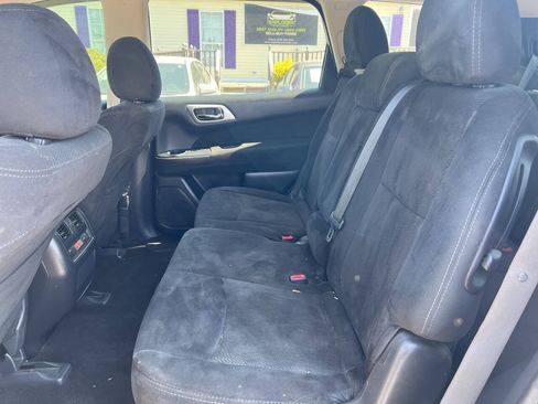 Used 2015 Nissan Pathfinder SV FWD image 13