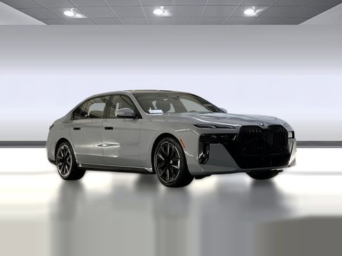 New 2026 BMW 740i image 6