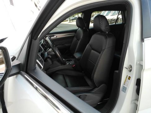 Used 2021 Volkswagen Atlas Cross Sport SE FWD image 14