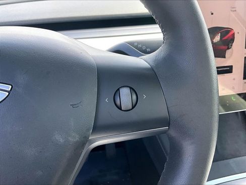 Used 2022 Tesla Model Y Long Range AWD/4WD image 21