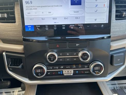 Used 2023 Ford Expedition Max Limited image 18