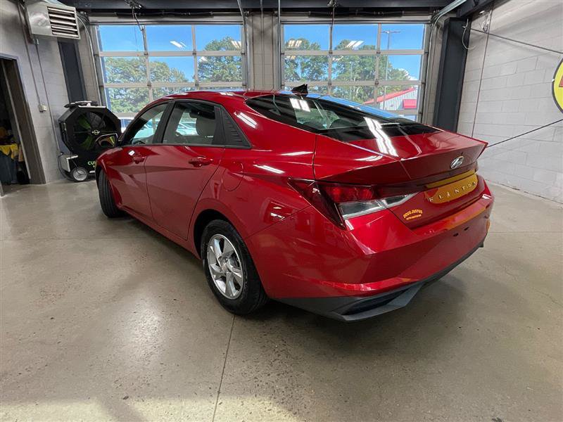 Used 2021 Hyundai Elantra SE FWD image 3